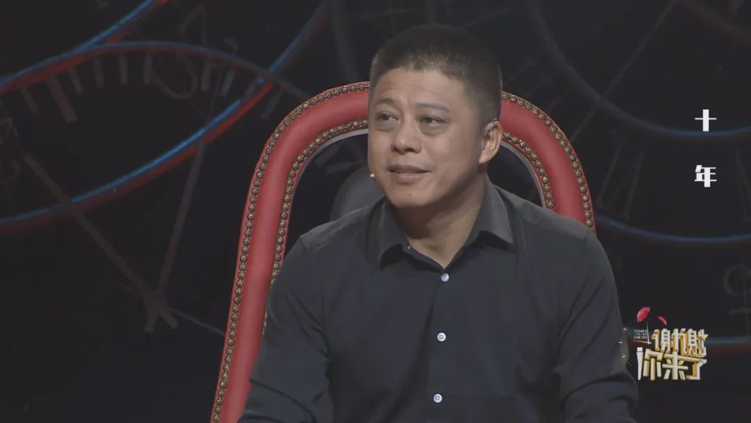 为防止女友超越自己，他竟然选择了……