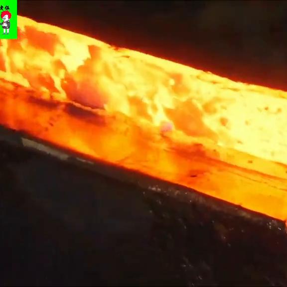 他是顶级锻刀大师，用冲击钻头打造的刀锋不锋利，一年后成为宗师