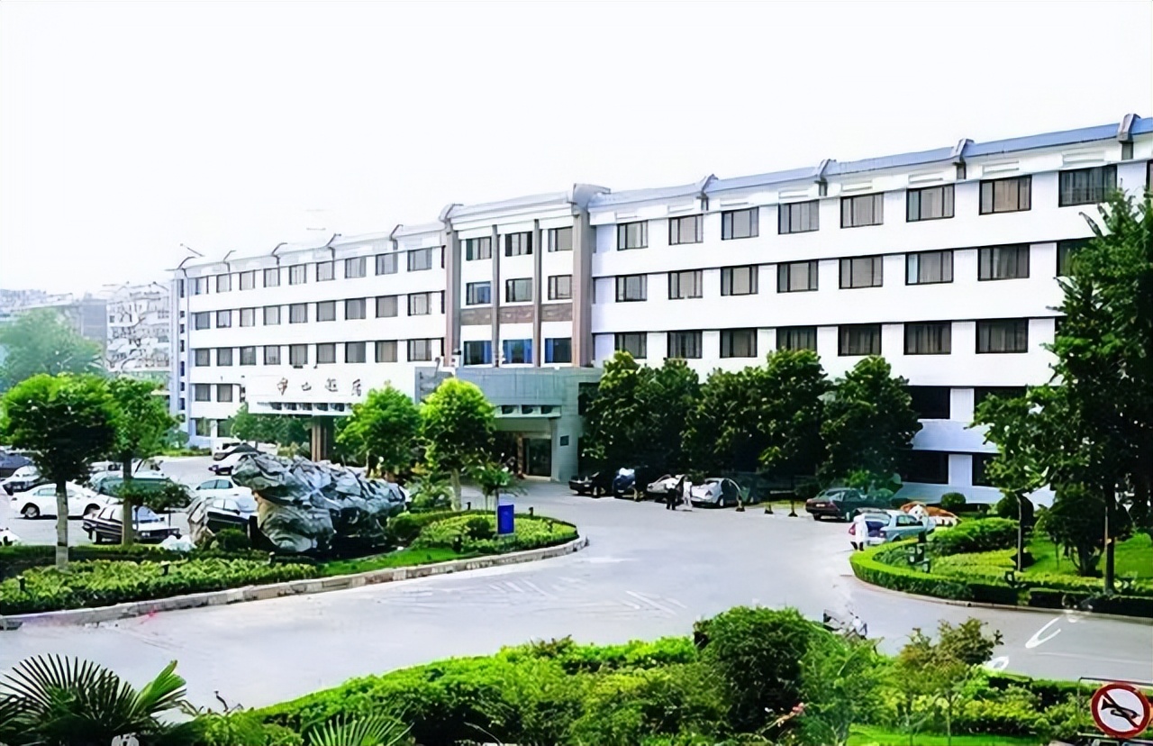 实探商圈现状,实探国贸旁废弃烂尾楼