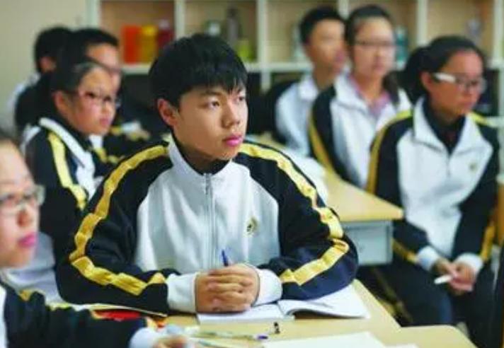 山东一高中生吐槽，每天认真做作业却考倒第二，家长说破真相