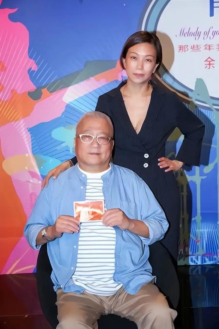 年龄小的嫁给年龄大明星,女人娶大明星要三思