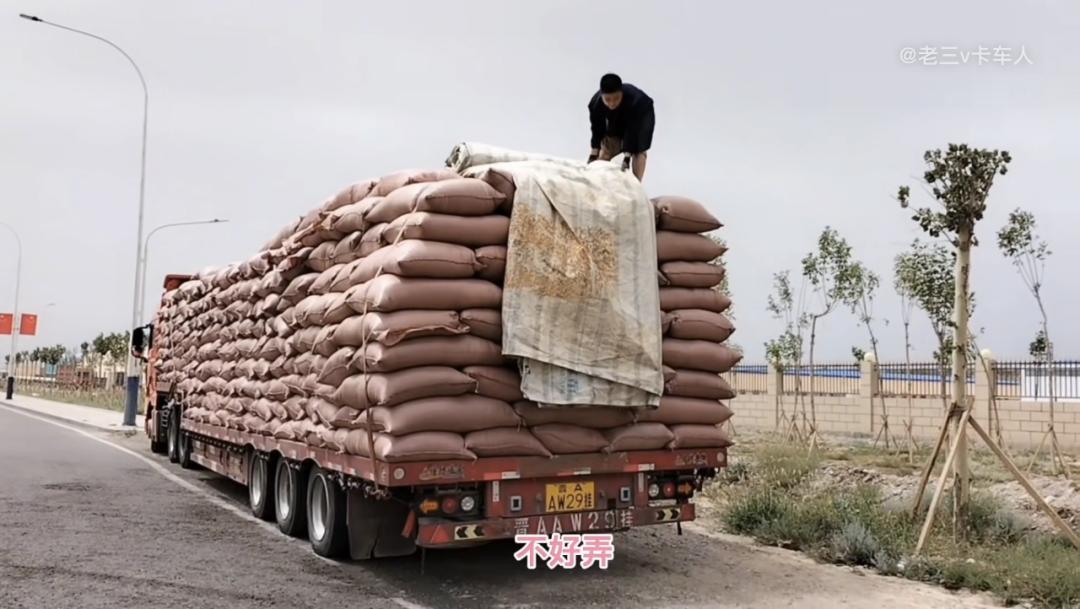 卡车司机夫妇在路上,卡车司机夫妇搞笑视频