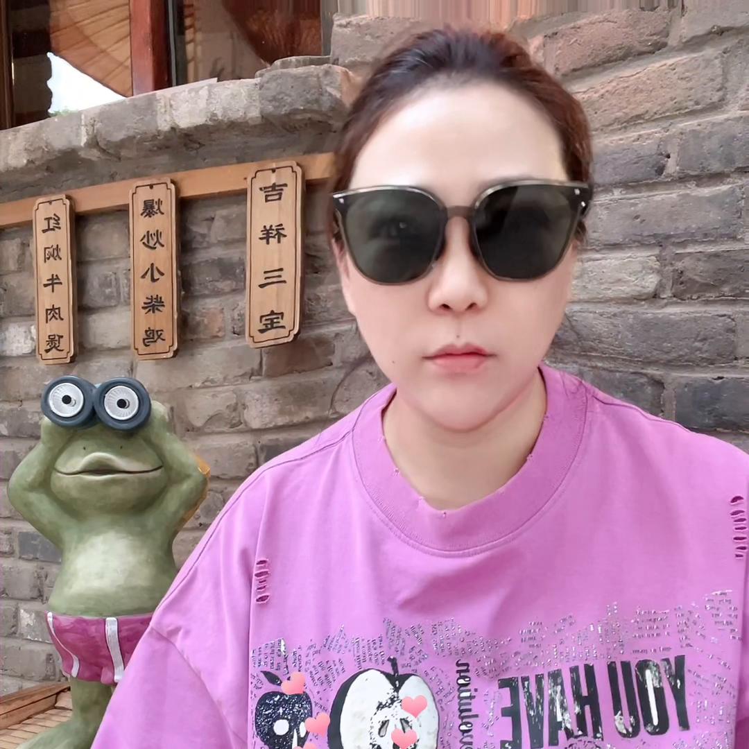 想要酷酷的防晒选择什么样的墨镜,夏天戴什么墨镜防晒好看