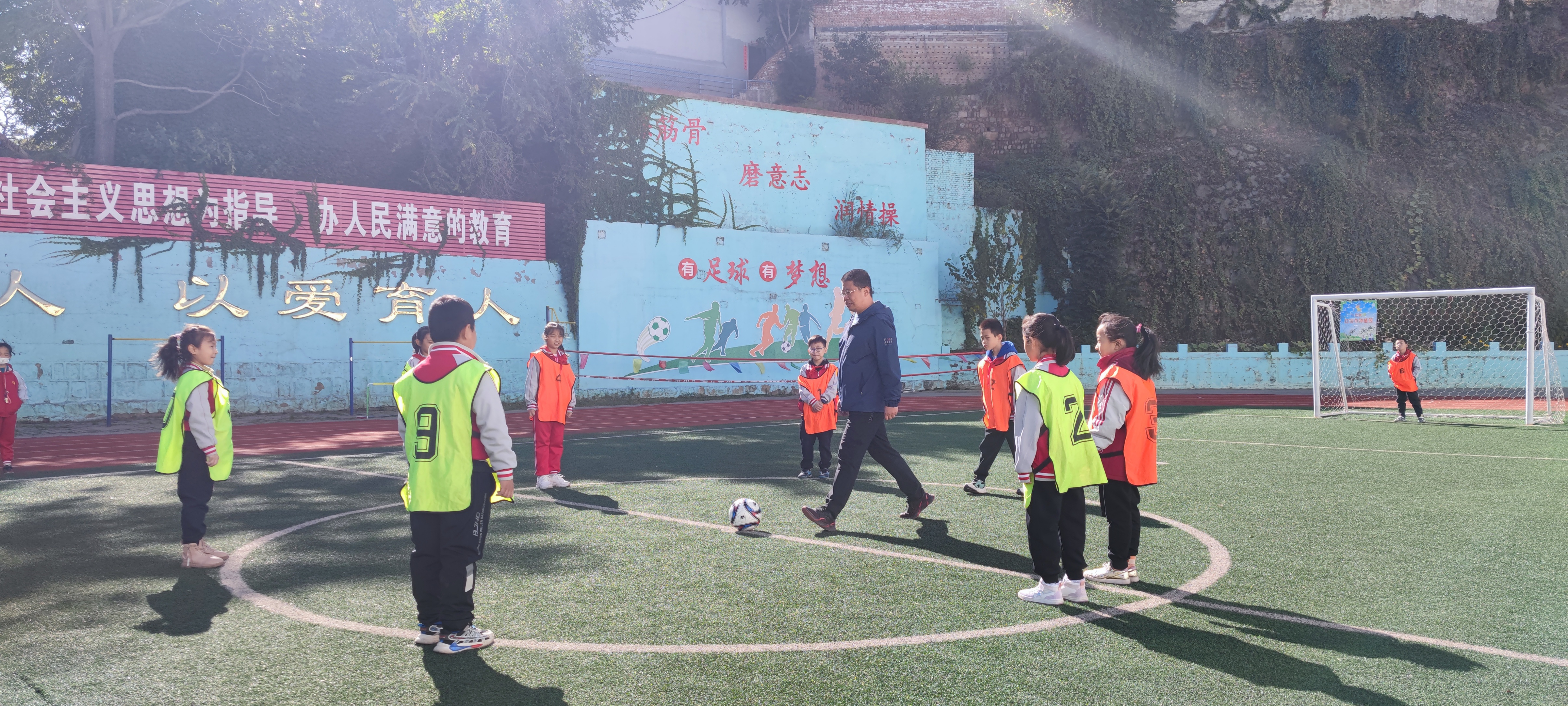 校园足球特色学校足球联赛,创魅力校园展艺术风采