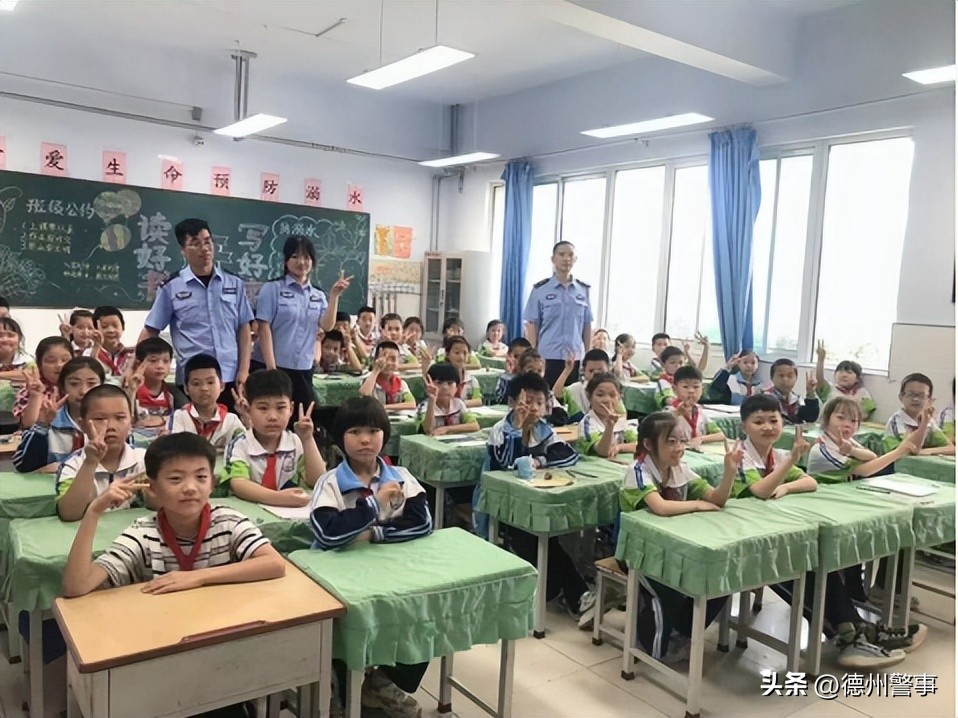 跟着警察去抓酒驾,跟着警察叔叔去出警