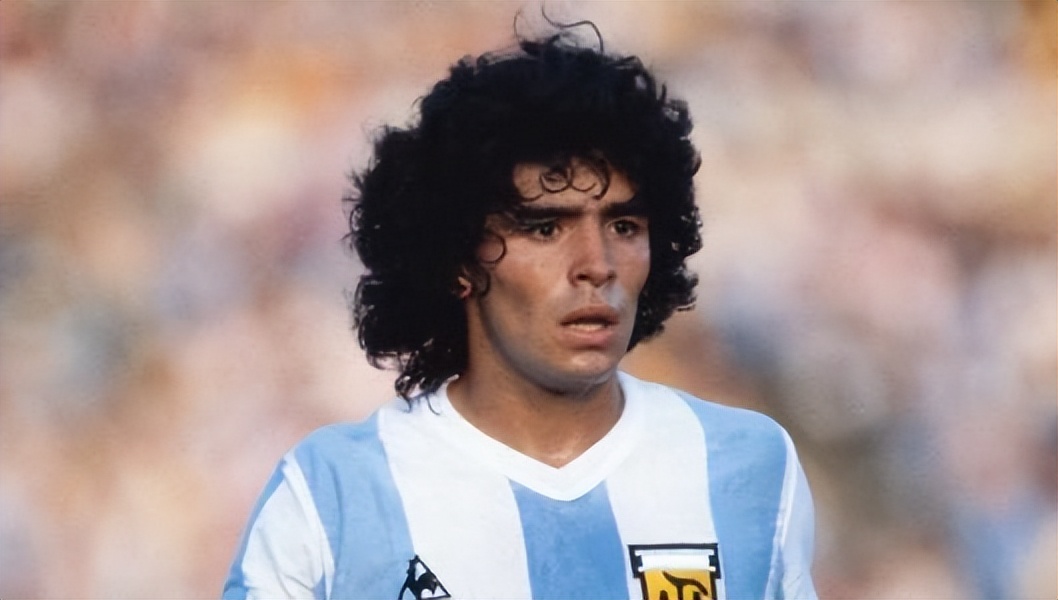 南美三杰马拉多纳,三球王故事