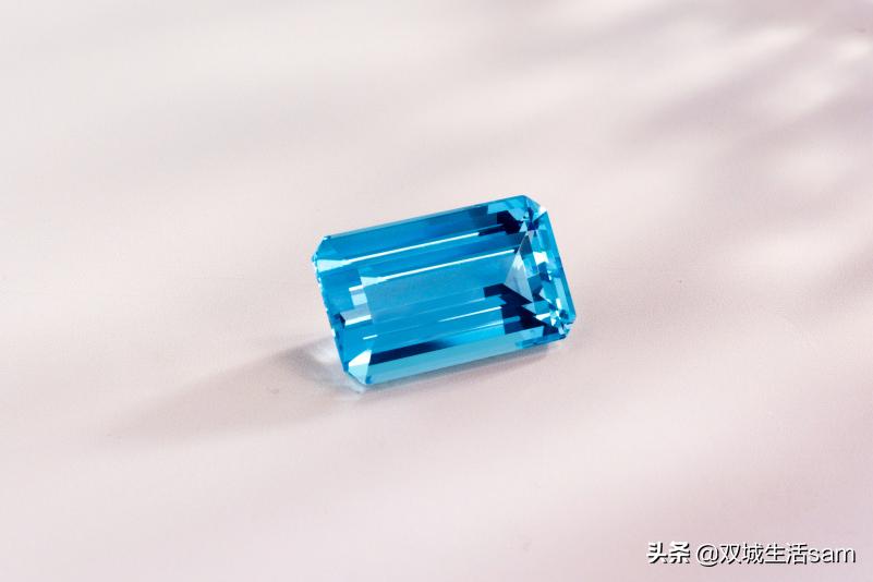 这个皇室王冠上的“专业户”-海蓝宝，竟然是这样上位的