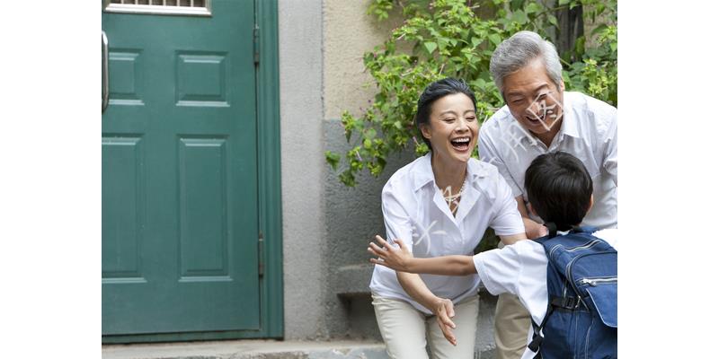 分家时大伯把烂滩地全给我爸，如今这里建高速，大伯肠子都悔青了