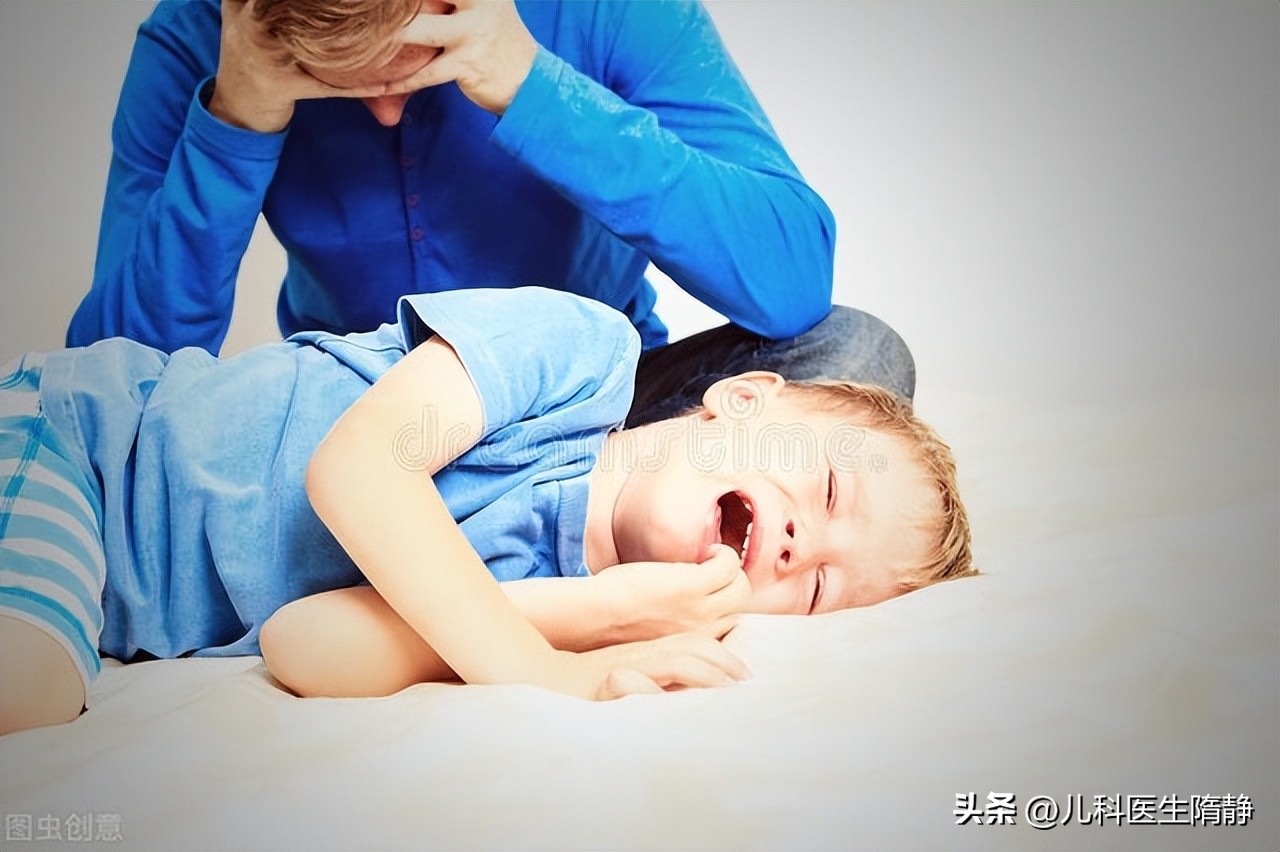 宝宝从床上掉下来了,宝宝从床上掉下来睡觉了怎么办