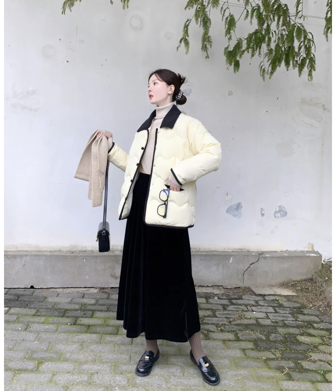 中款羽绒服配裤子好还是裙子好,羽绒服配裙子怎么搭配好看