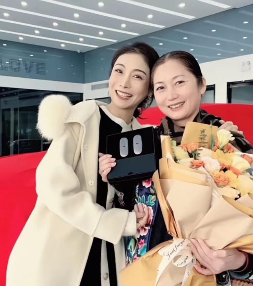 31岁未婚试管三个混血宝宝,36岁单身女子试管婴儿双胞胎