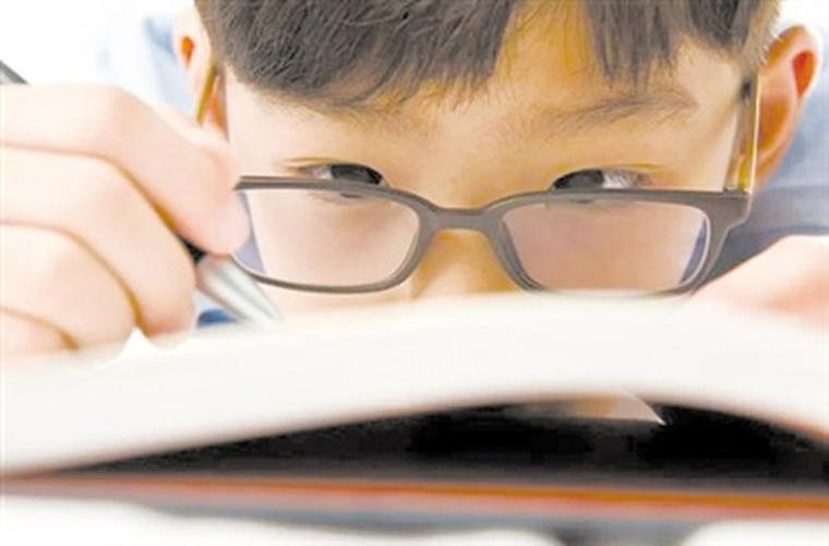 孩子视力轻微下降怎么补救,孩子说视力下降家长该怎么办