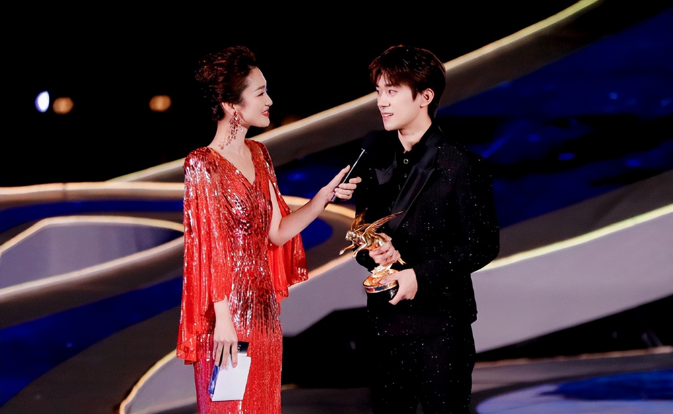 央视主持人组合同台,央视百位主持同台