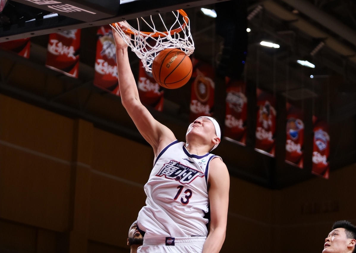 场均16加14的中锋推荐,场均18+10中锋