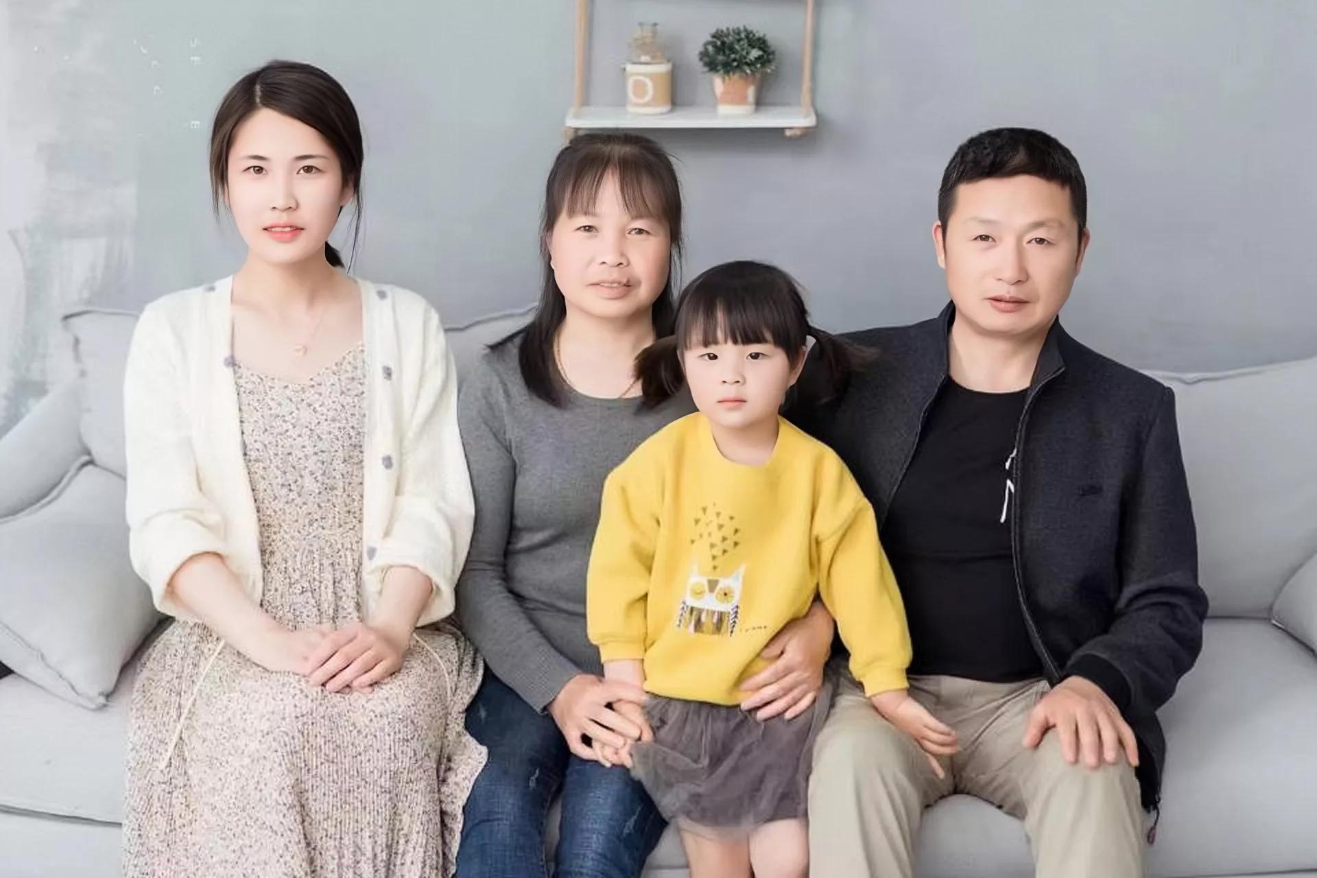 靠捡破烂赚钱暴富的女人,农村妇女捡破烂一年赚了300万