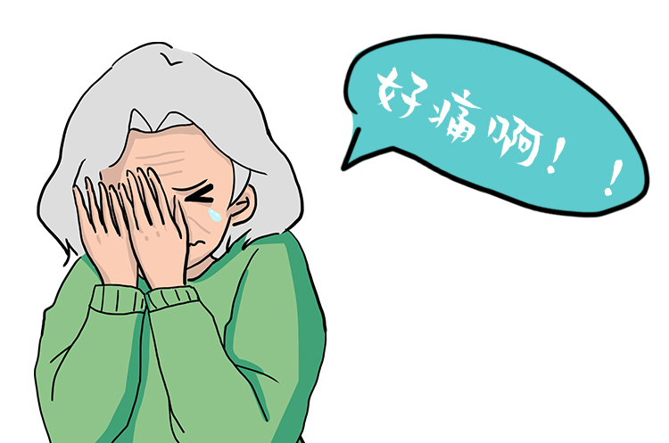 82岁婆婆砍柴后造成角膜溃疡，眼睛疼了一个月，眼睛几乎失明