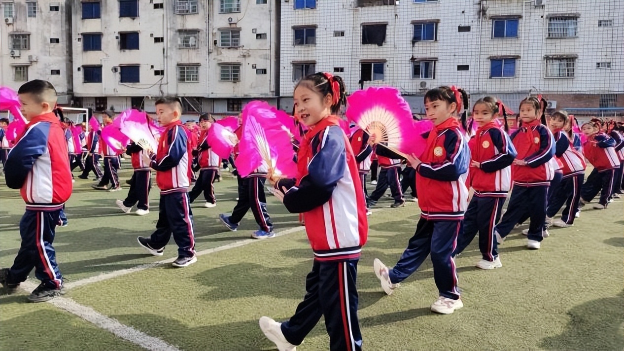 寻乌县实验小学:体艺献礼新征程奋进担当向未来