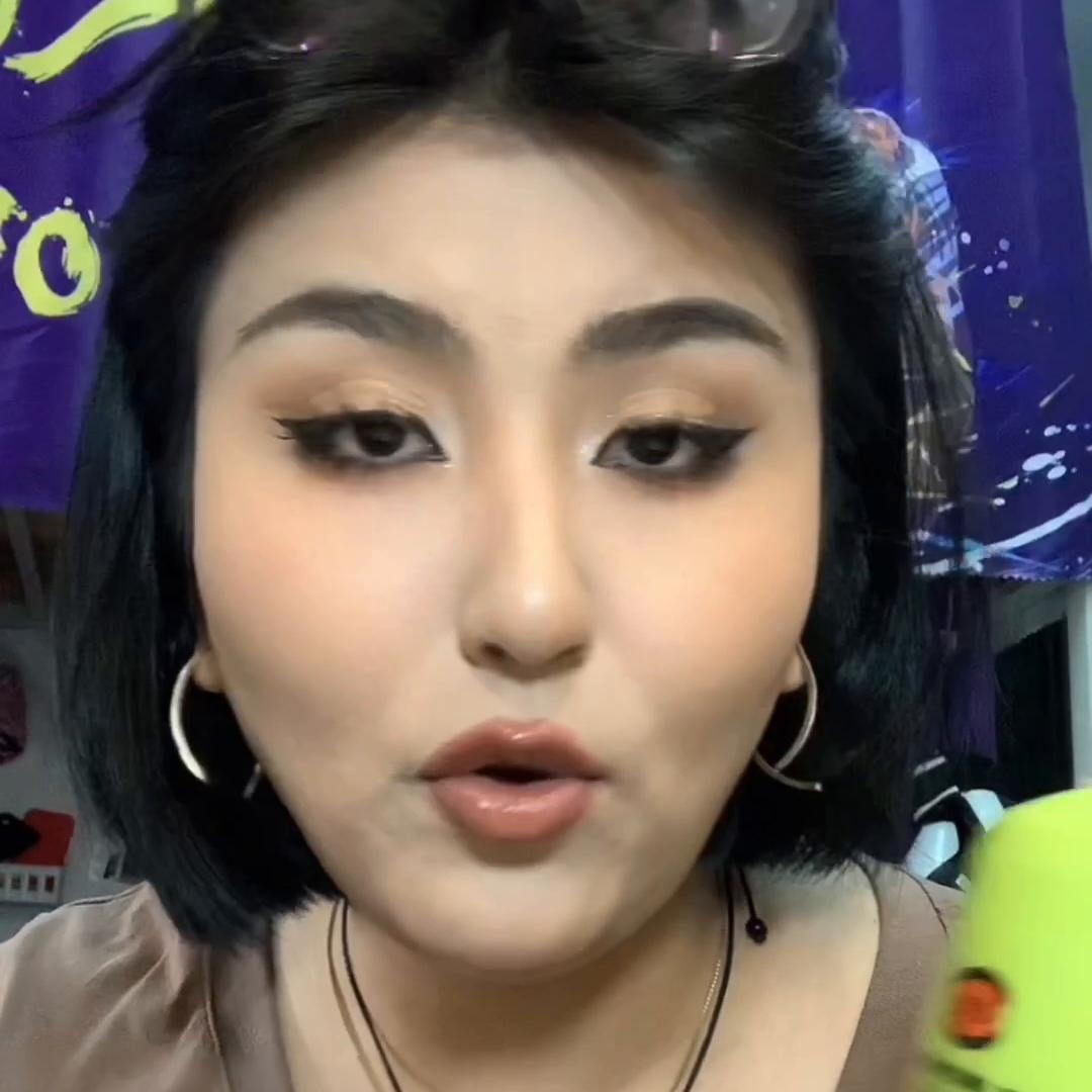 娜扎的抠搜便宜好物分享：粉底液，假睫毛，去闭口精华水，...