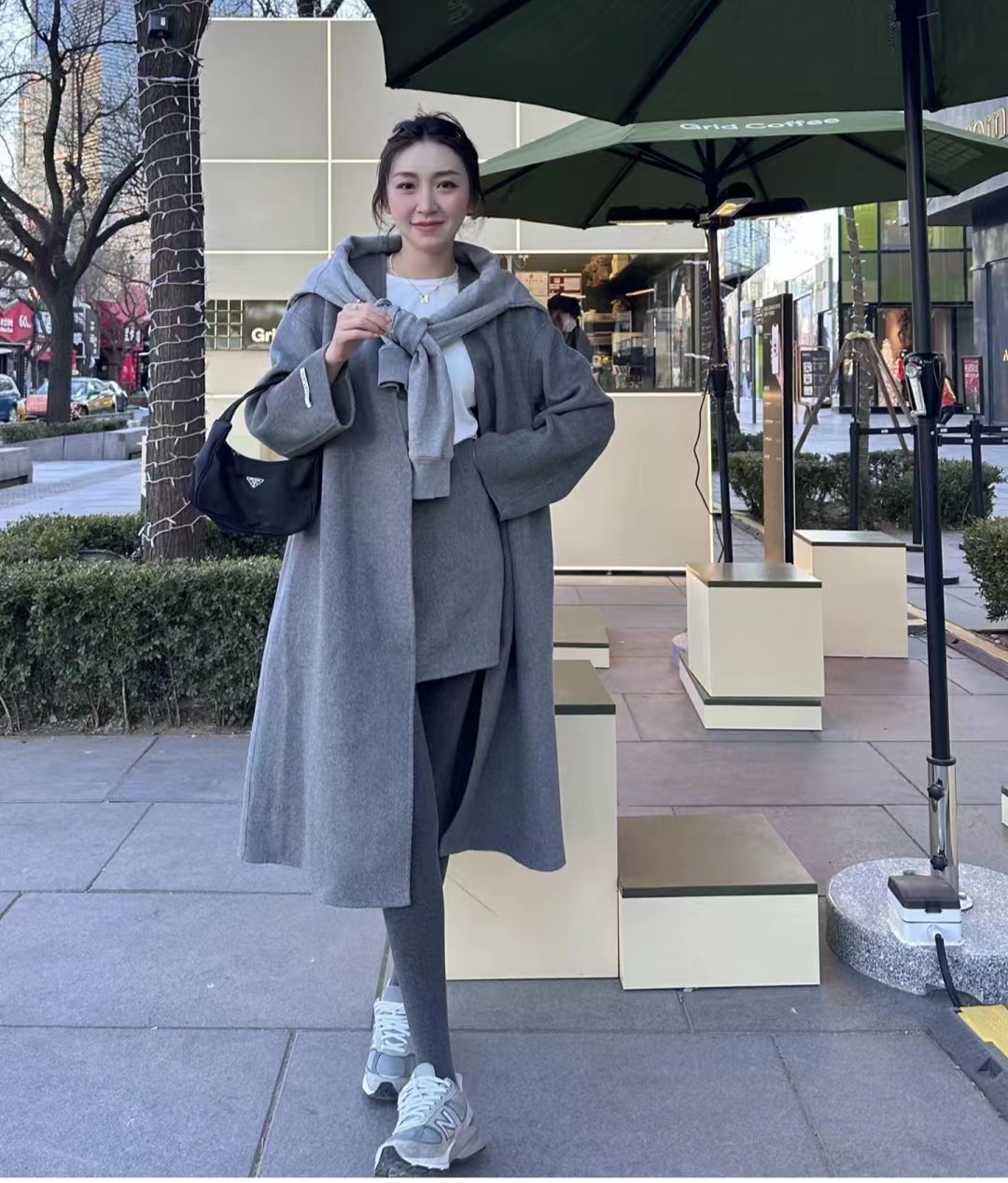 中款深灰色大衣怎么搭配好看,maxmaralabbro灰色大衣