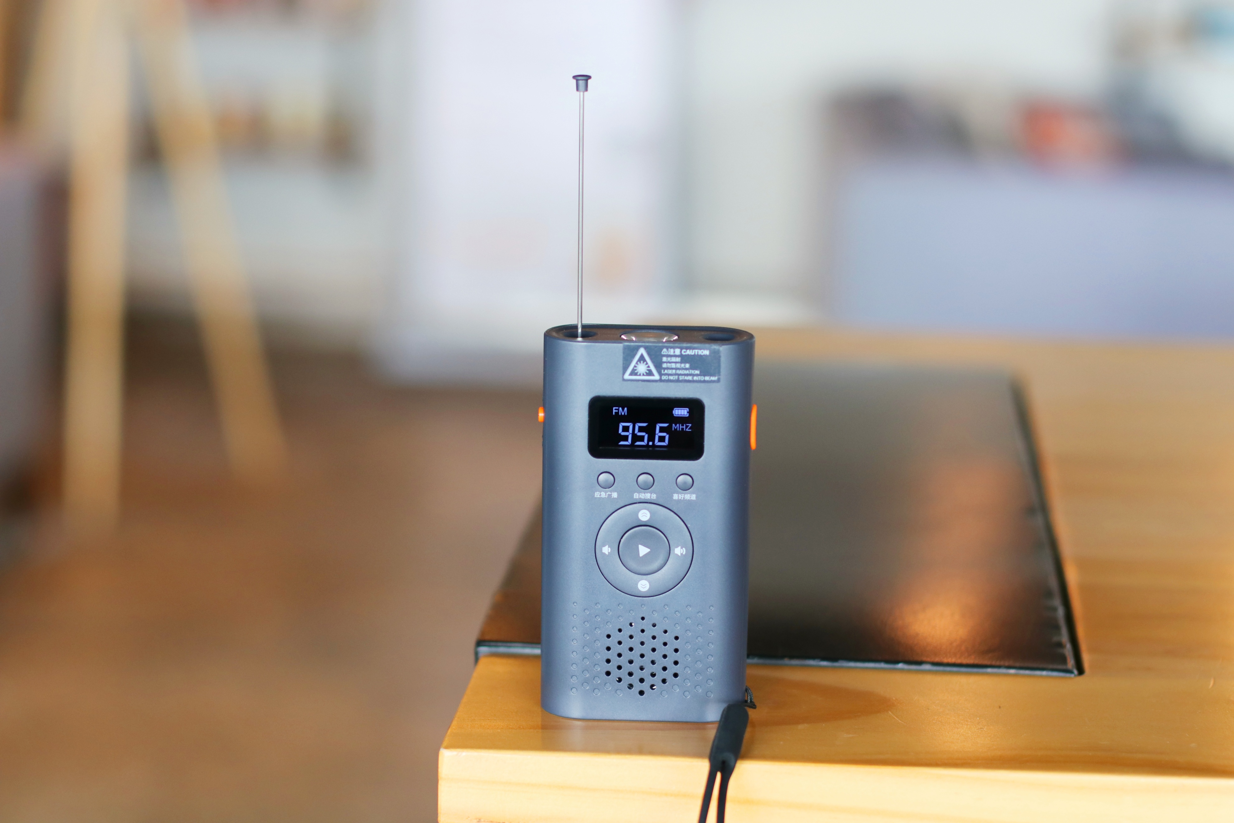 自带“触发报警”,可手摇自我充电,小米有品上架*合六**一应急宝