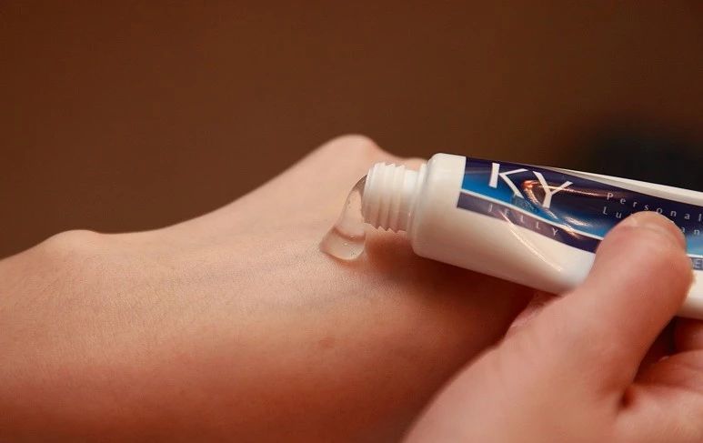 润滑剂对夫妻双方都有害吗？提醒：注意好3点，不必过于烦恼