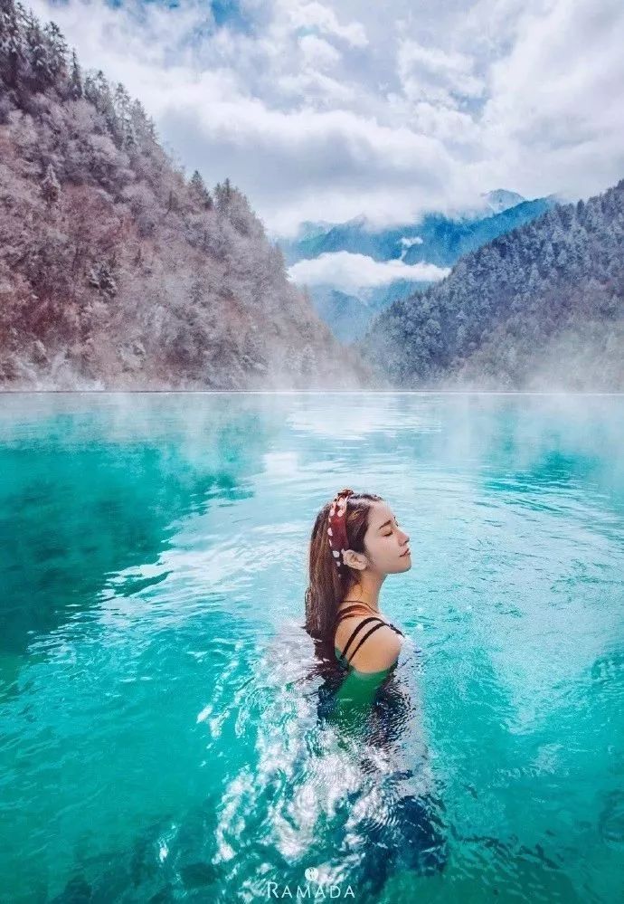 宸濊タ娴极鐨勫ぉ鑺辨澘,鏃嬭浆鏈ㄩ┈宸濊タ缇庢櫙