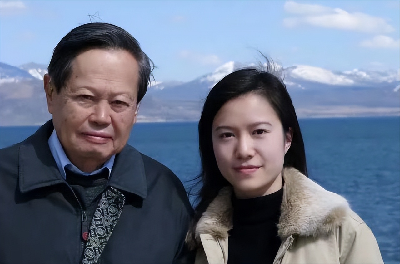 杨振宁前妻杜致礼见过翁帆吗,杨振宁前妻杜致礼和翁帆合照