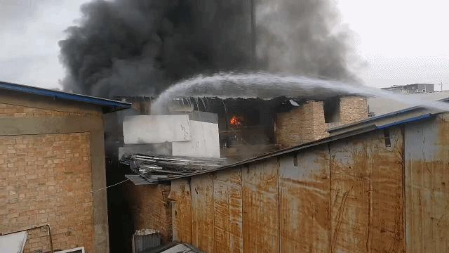 火灾事故厨房,西安一居民楼发生火灾官方通告