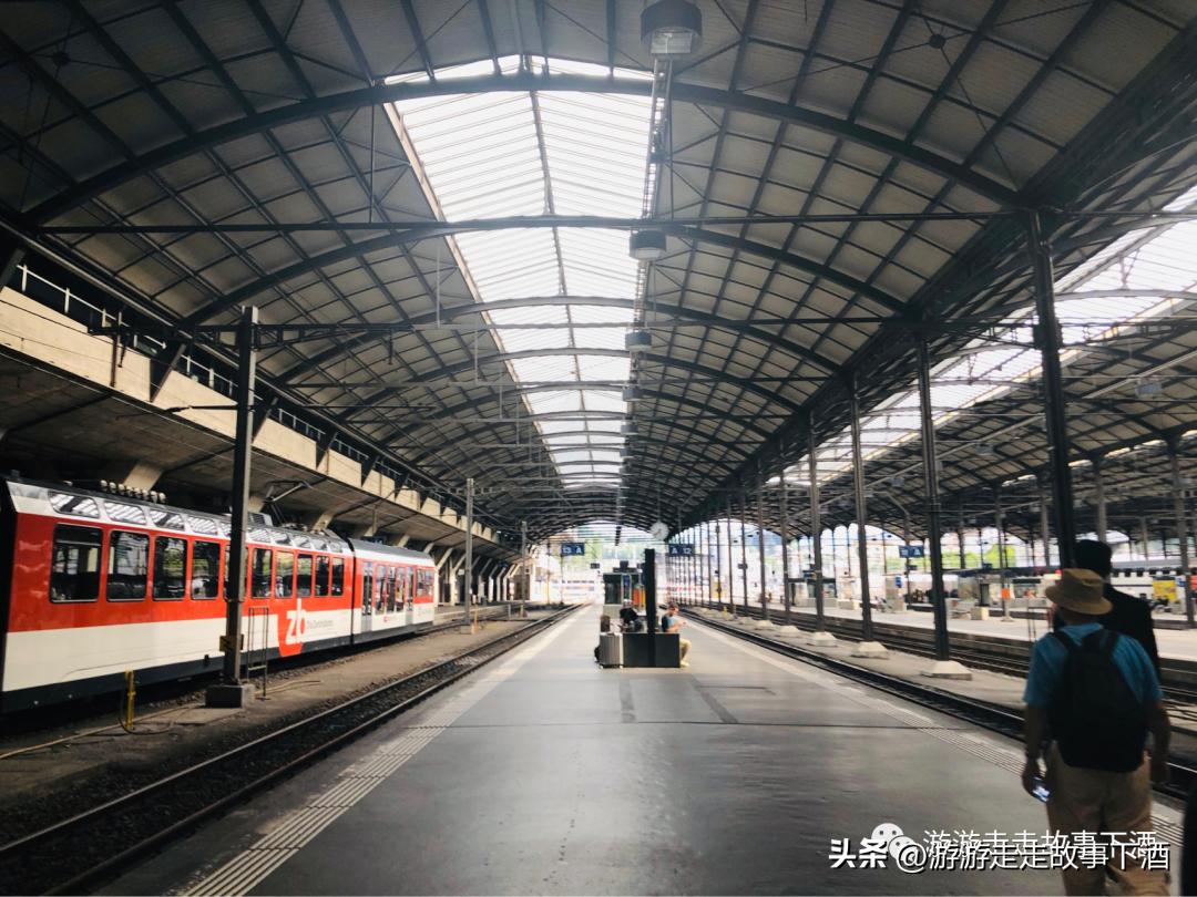 欧洲瑞士旅游线路,卢塞恩金色山口观光火车