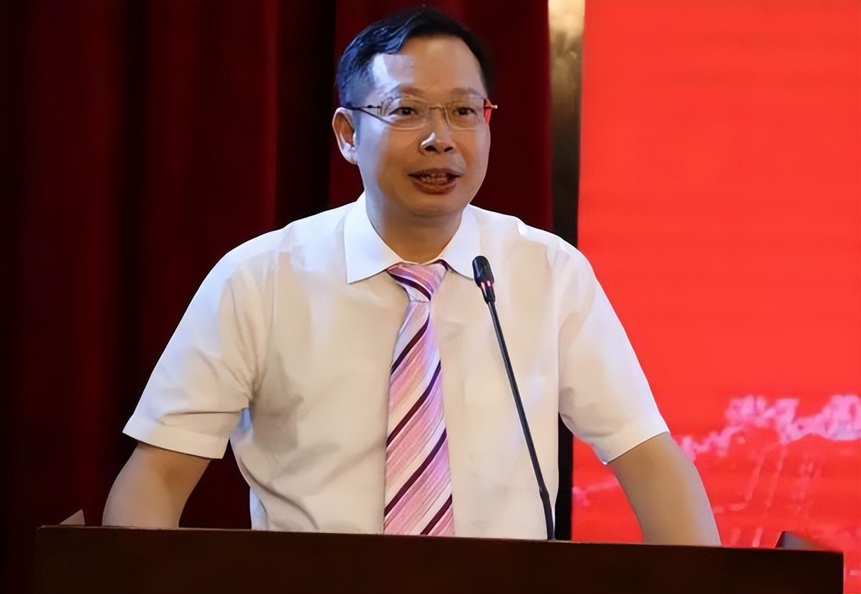 福建莆田富豪苏庆灿发迹史，放弃铁饭碗成就上市企业，身价150亿