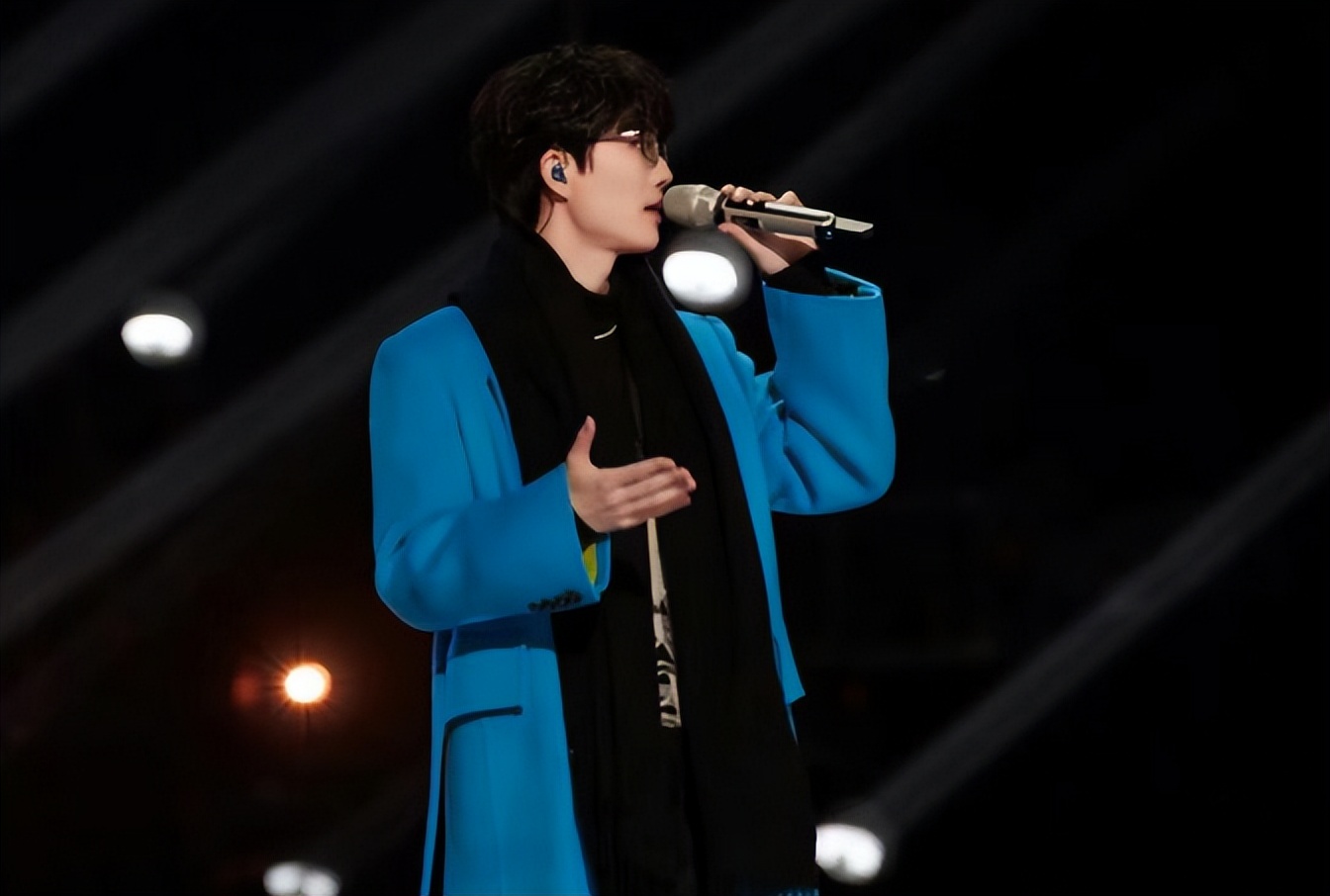 2020鏄ユ櫄浼楀鏄庢槦鍚屽彴婕斿敱,鏄ユ櫄鑰佹瓕鍞卞鍚屽彴