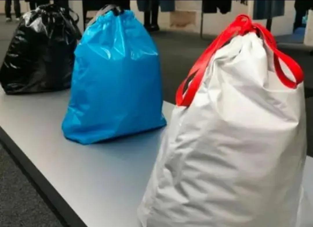 巴黎世家12000元新包像垃圾袋,巴黎世家12000元包像大垃圾袋测评