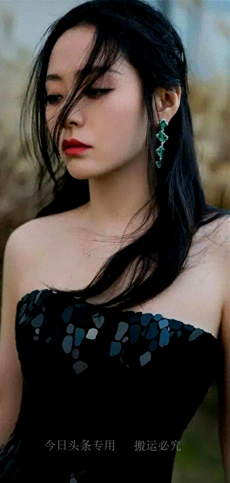 上演*妇熟**的诱惑？张靓颖将暴露当性感，海豚音公主沦为夜总会公主