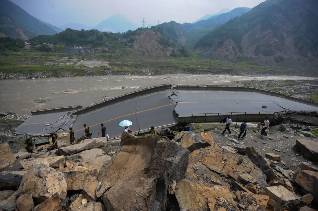 汶川地震15周年记录图片,汶川地震这些画面让人噙满泪水