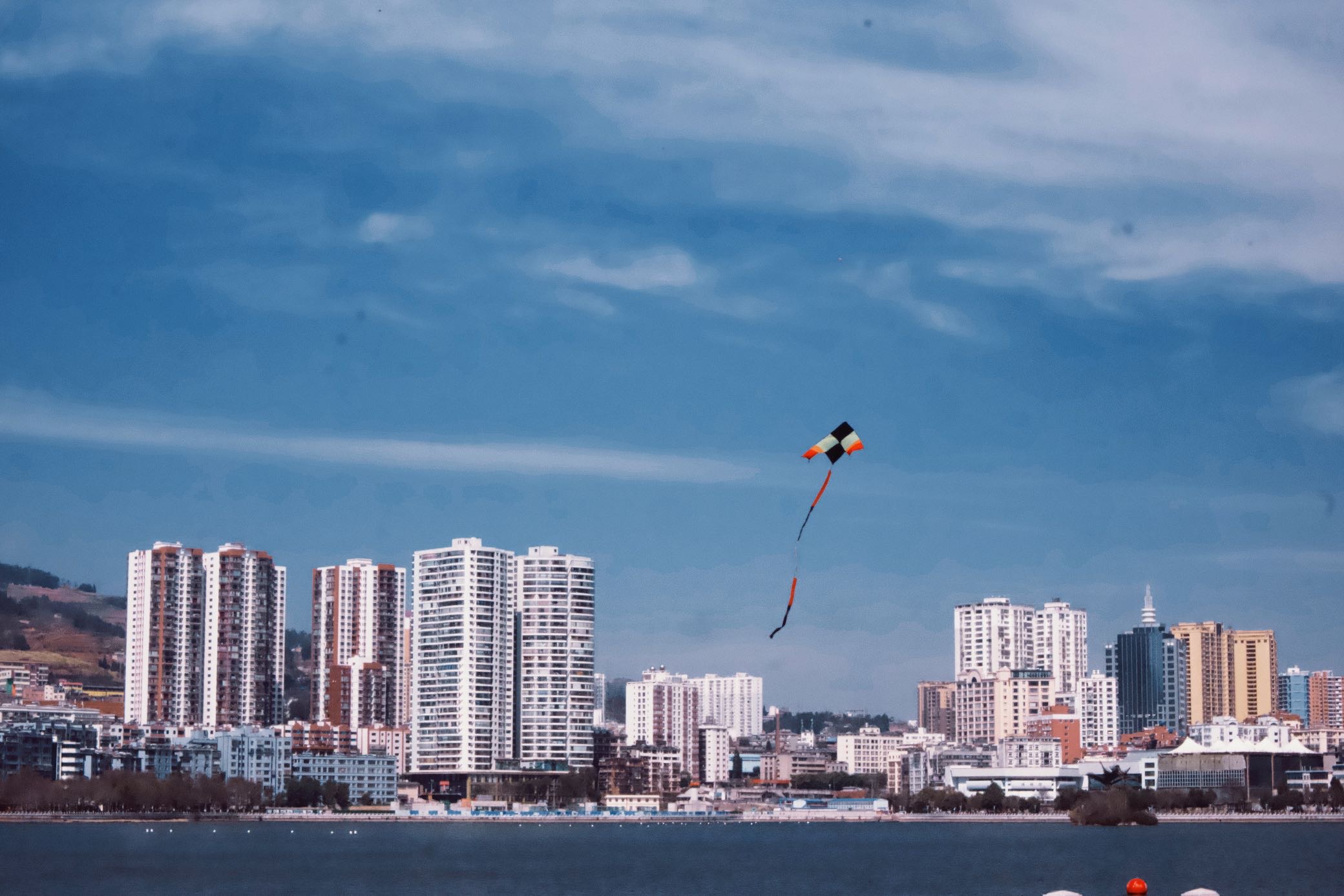 这里被誉为云南小香港，一度繁华，如今6万就能买套房