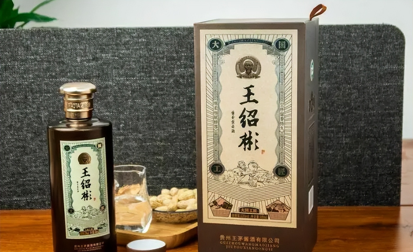 大量欧美人涌入中国旅游,法国人看中国白酒