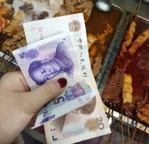 当代大学生为何扎堆用现金,大学生为何扎堆使用现金消费