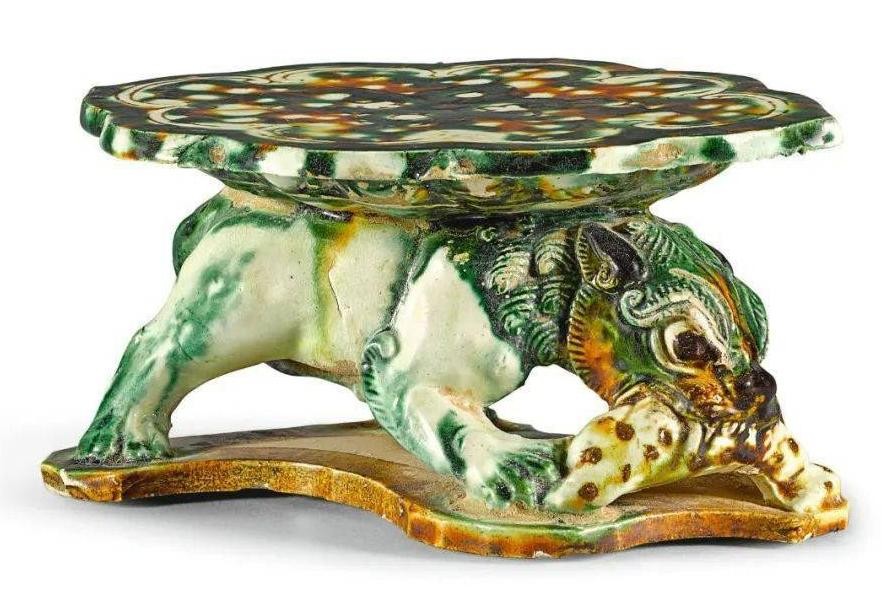 唐三彩是给死人陪葬用的,唐三彩除了陪葬还有什么用处