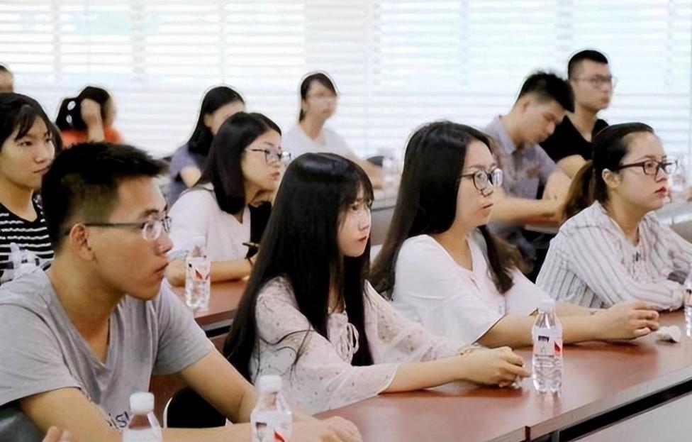 适合女生就业前景好的专业排名,适合女生就业前景好的10大专业