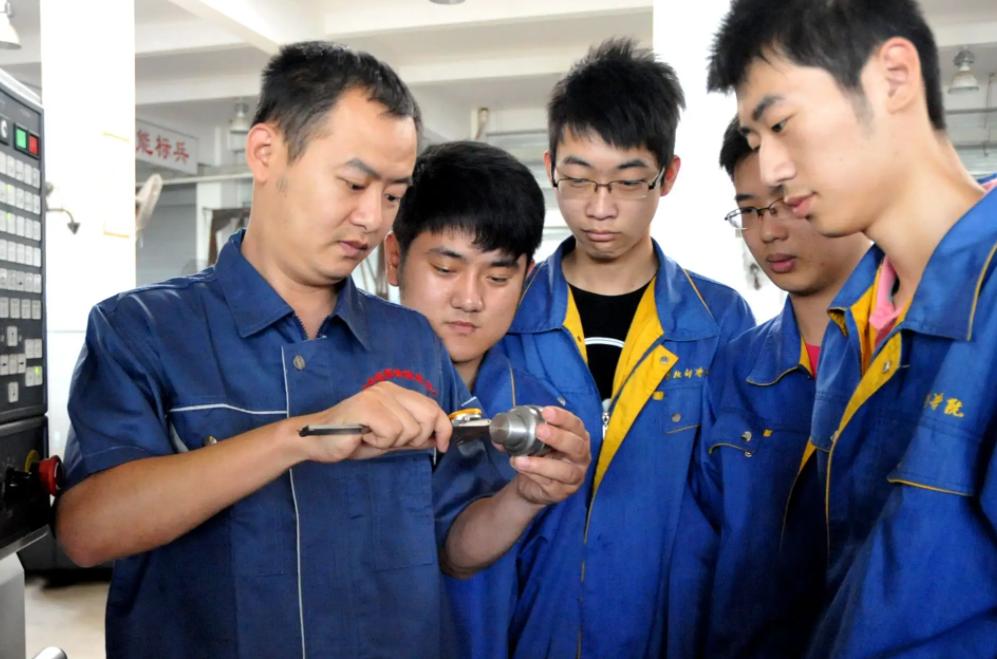 上技校和不上技校有什么区别,技校和普通技校的区别