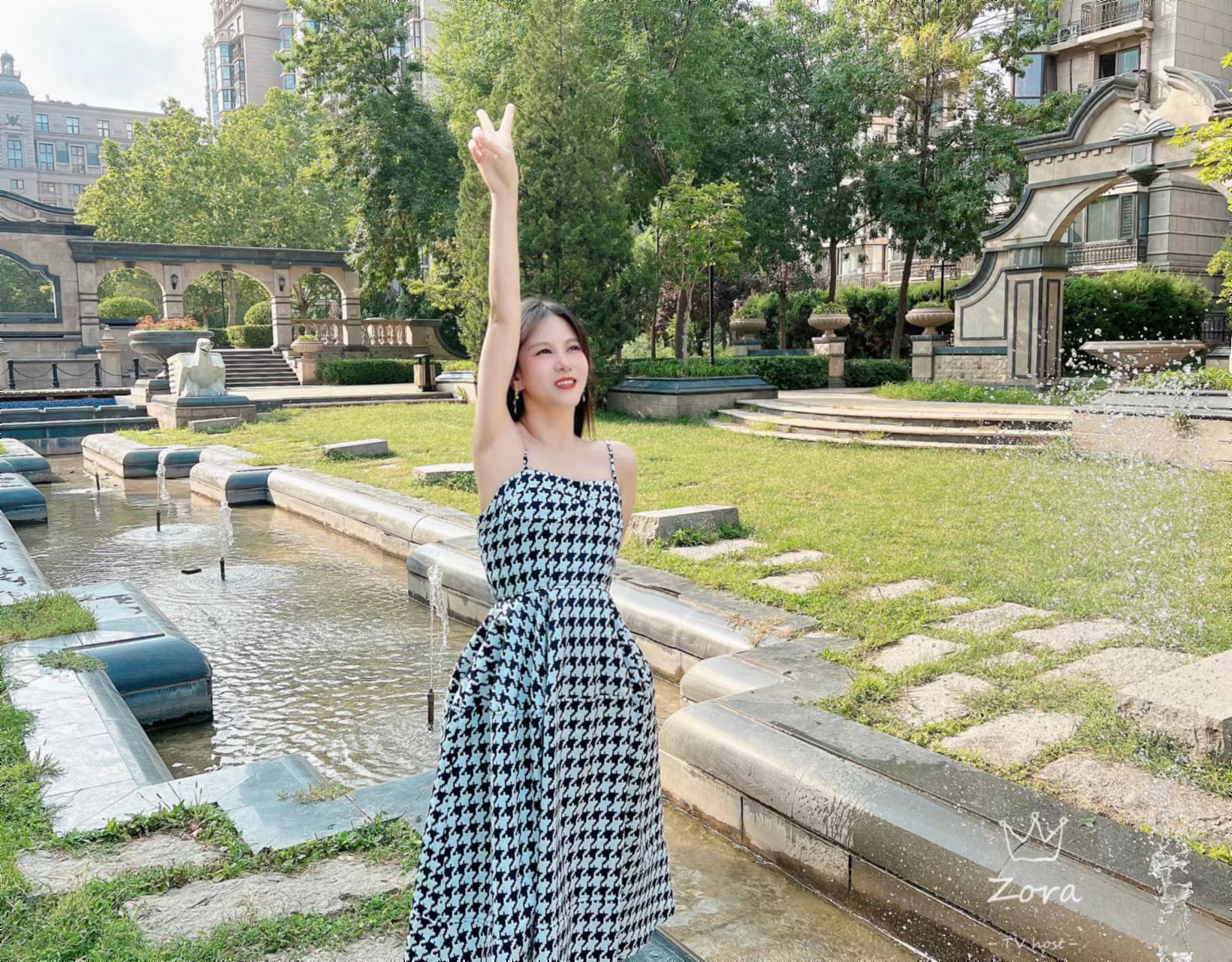 中国知名主持人刘美希,最美国际主持人刘美希探访进博会