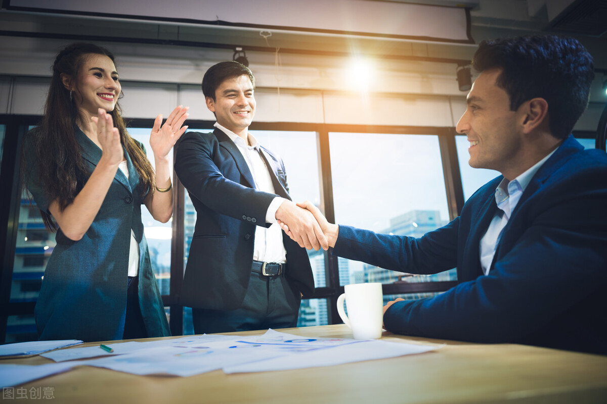 爱搬弄是非的人怎么相处,喜欢搬弄是非的人一定远离