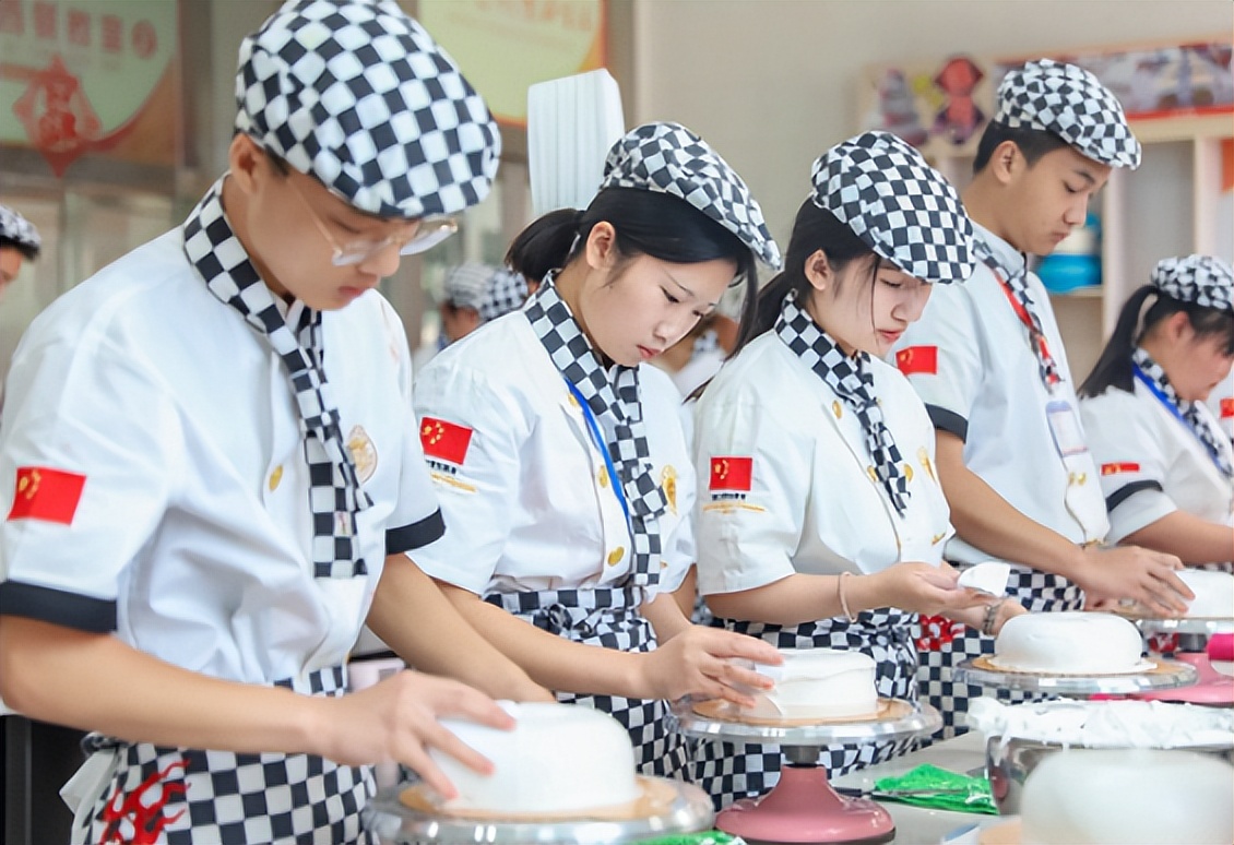 女孩去技校学什么专业好就业,广东省哪个技校学烹饪最专业
