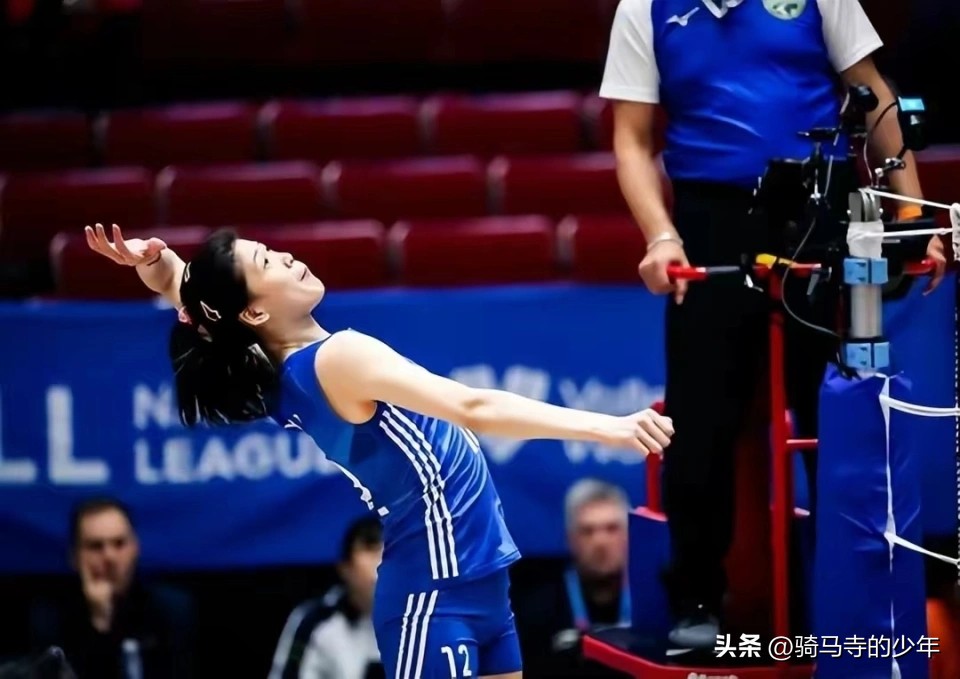 李盈莹评朱婷17分视频,朱婷轰下15分疯狂拦网防懵对手