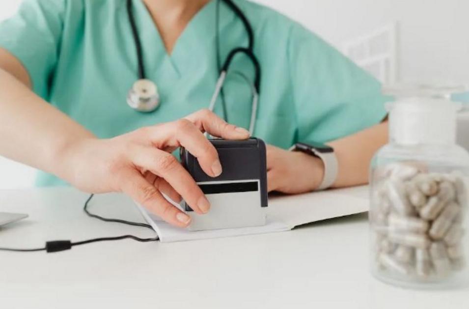 尿毒症晚期吃不下饭是什么原因,尿毒症流鼻血是什么原因引起的