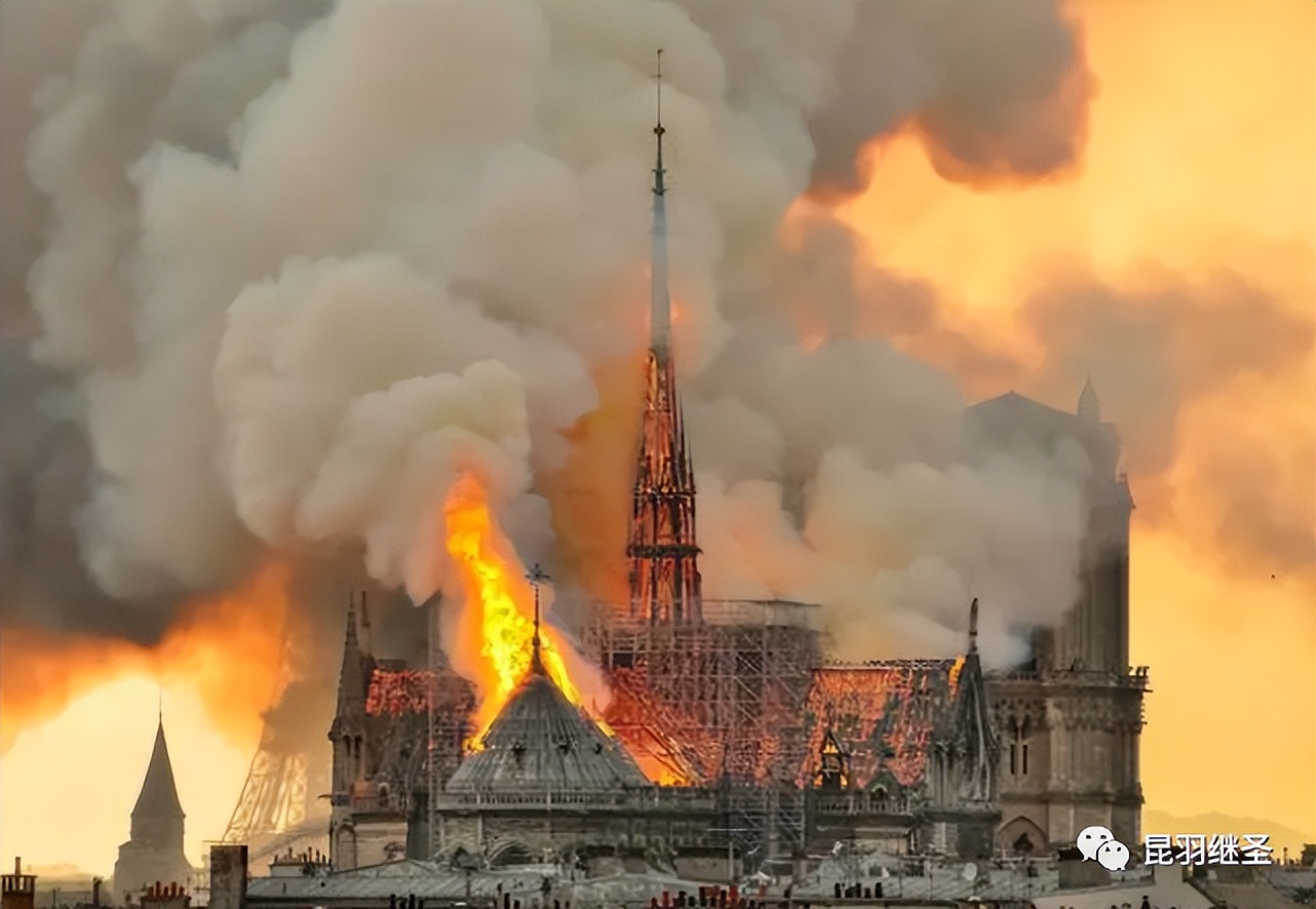 西史失算，破绽连连：真假故事都往巴黎圣母院里装，结果自相矛盾