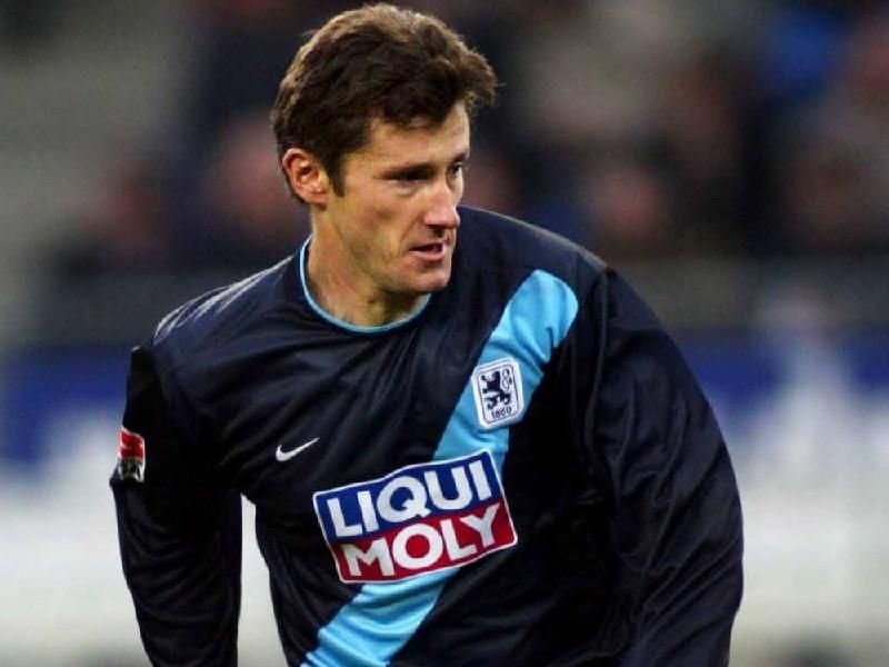 童年球星,达沃苏克左脚图片