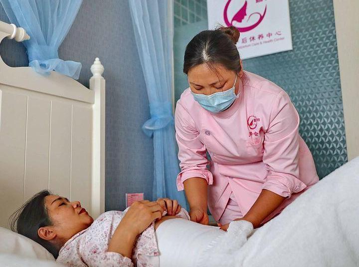 月子找月嫂还是自己亲妈照顾好,月子有没有必要请月嫂