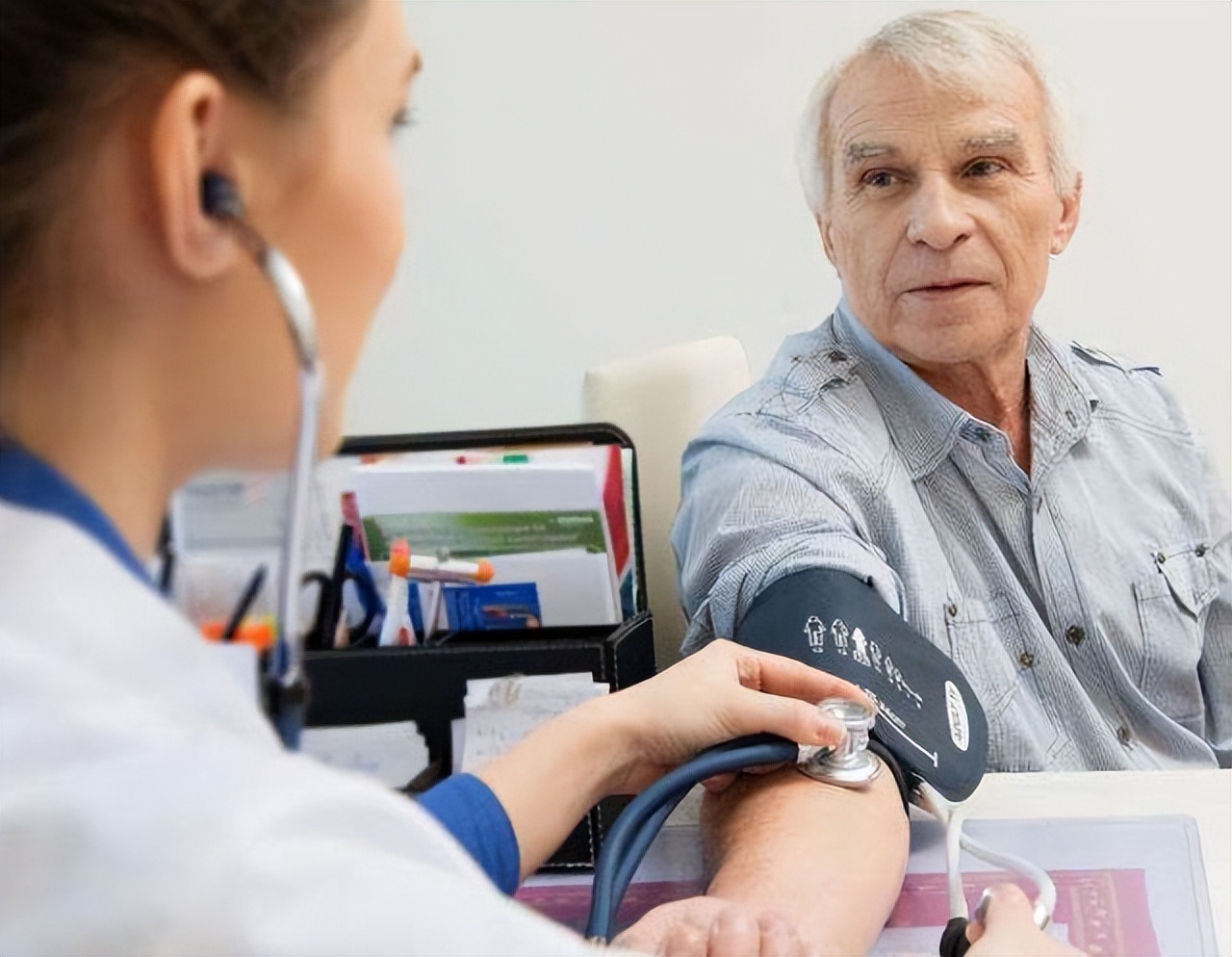 65岁男性血压111低55心率45,65岁以后标准血压和心率是多少