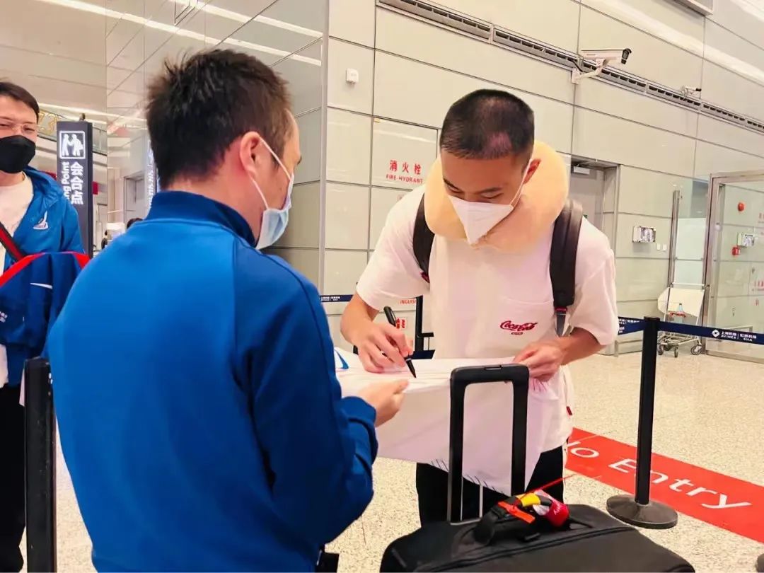 73球千万富翁手搓*裤内**的无奈,由卡车司机与七彩戏剧来接盘